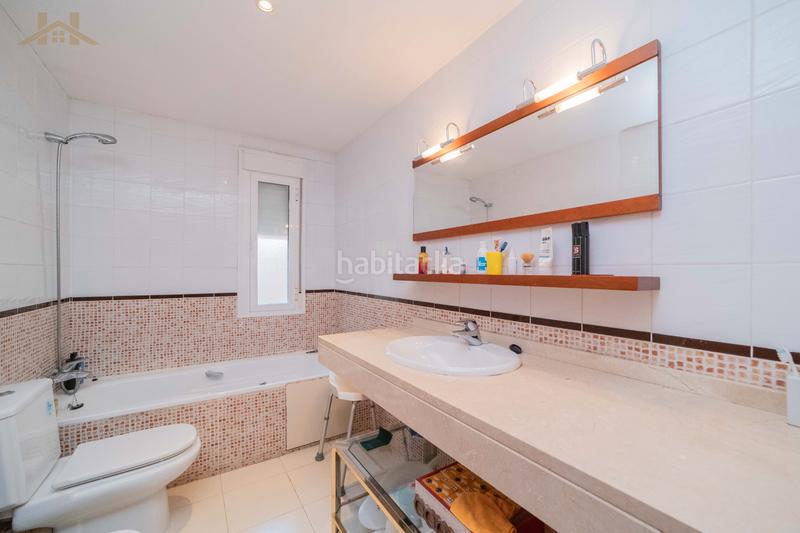 Foto 5093be3f-337d-48b9-868a-6dd5d85a4fe0. Casa aparellada amb calefacció aparcament a Miraflores de la Sierra