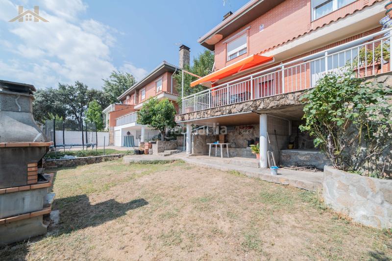 Foto 50f7369d-6b7a-43d9-aa3c-a9d3d07b9848. Casa aparellada amb calefacció aparcament a Miraflores de la Sierra