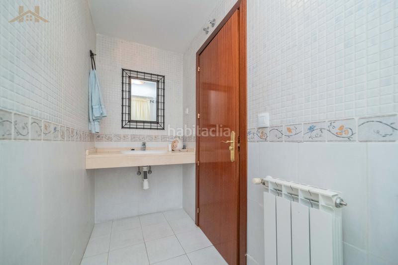 Foto 98dec97b-511f-4d6f-98f0-cbd15b7cc4e7. Casa aparellada amb calefacció aparcament a Miraflores de la Sierra