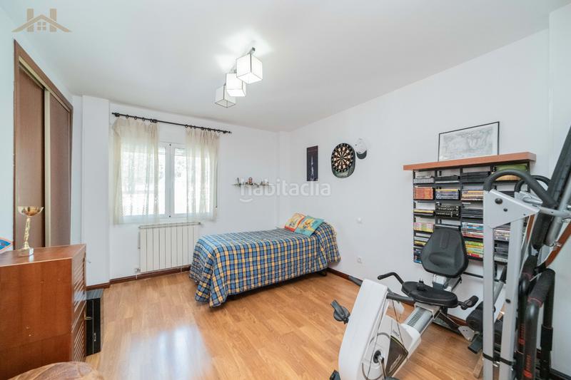 Foto b405ce74-a993-4cde-ae6b-69f41ea70da0. Casa aparellada amb calefacció aparcament a Miraflores de la Sierra