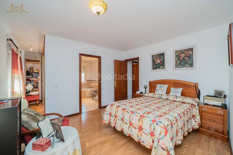 Foto e15fbef9-f9eb-45c9-a4d1-d6248bd96ec2. Casa aparellada amb calefacció aparcament a Miraflores de la Sierra