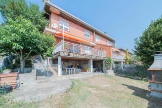 Casa aparellada  Travesía ramón y cajal. ¡vende en exclusiva hogares miraflores de la sierra espectacular