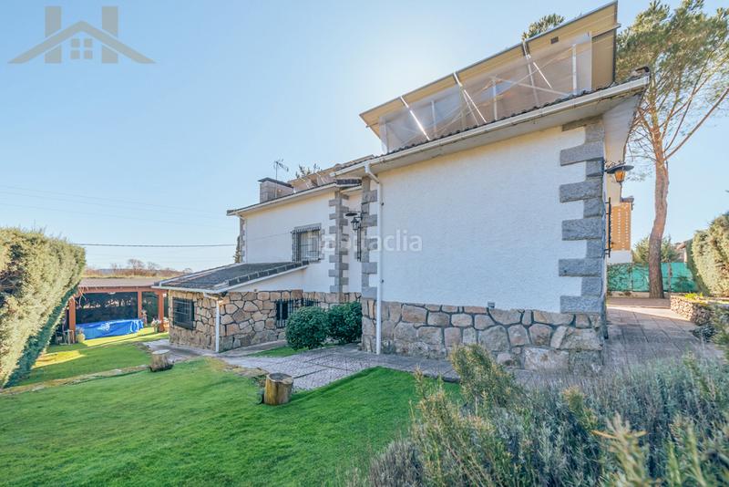 Foto 2ab28945-8128-4133-93c1-cdaf1659bcf2. Xalet amb xemeneia aparcament a Manzanares el Real