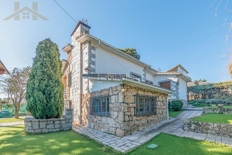 Foto 2f6891d0-d8b9-4407-8de3-15461e83f5b1. Xalet amb xemeneia aparcament a Manzanares el Real