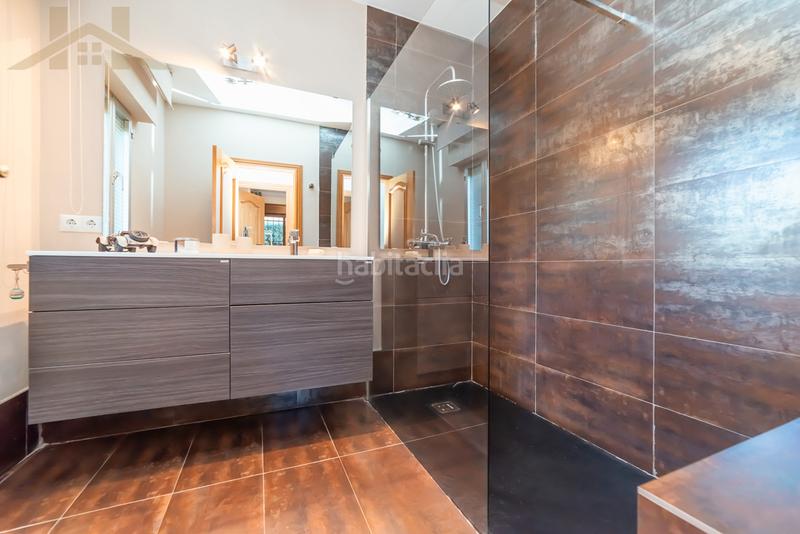 Foto 9ebd05cd-1832-4649-9302-b0e640561d7f. Xalet amb xemeneia aparcament a Manzanares el Real