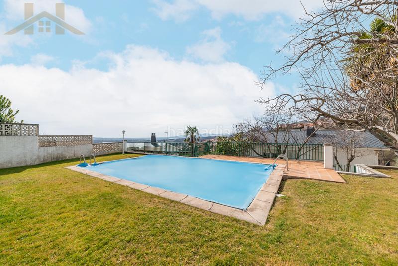 Foto 5f5420ce-3775-48e3-a6e3-ad0fdb692b75. Chalet avec chauffage parking piscine dans Miraflores de la Sierra