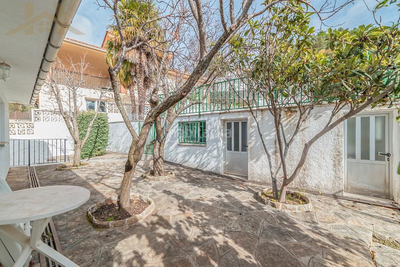 Foto a29dba67-0cf1-455a-a802-76432b83bd9c. Chalet avec chauffage parking piscine dans Miraflores de la Sierra