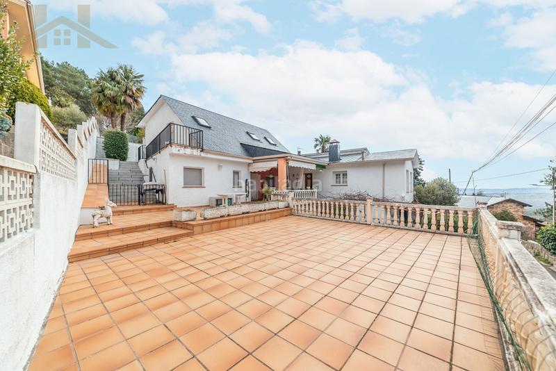 Foto e16949b9-b0e1-4f25-a079-1c7a68985a61. Chalet avec chauffage parking piscine dans Miraflores de la Sierra