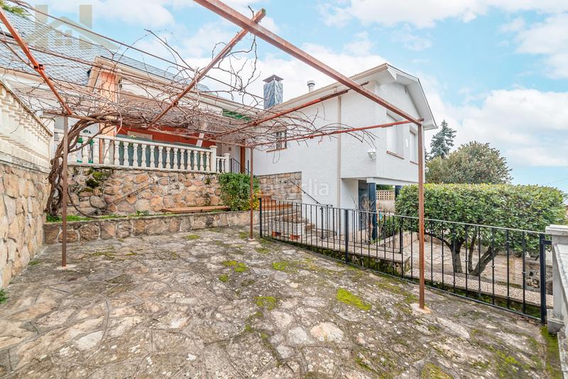 Foto f8684175-1bc0-419c-8551-23716b0c2de9. Chalet avec chauffage parking piscine dans Miraflores de la Sierra