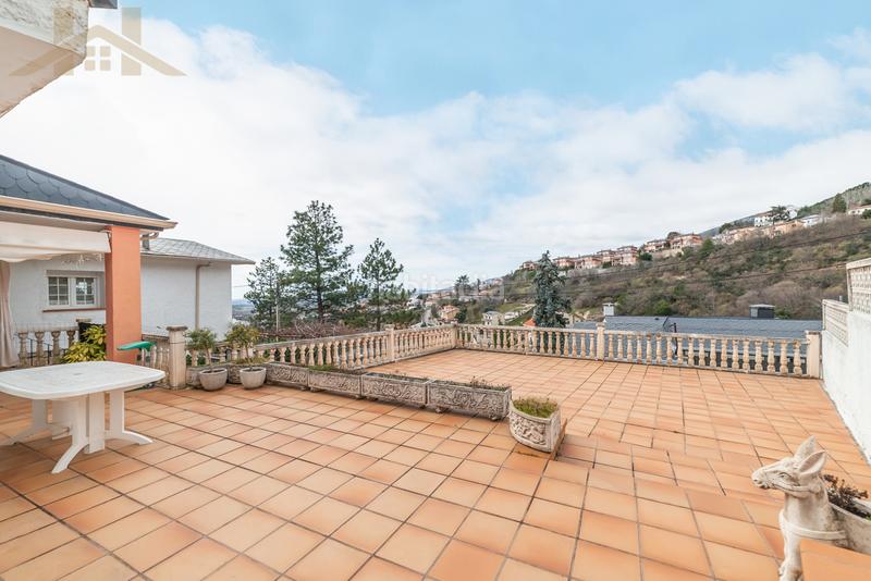 Foto f92750d4-3106-4f5f-ad76-7678a15d8339. Chalet avec chauffage parking piscine dans Miraflores de la Sierra