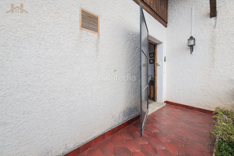 Foto d51b91d8-f3de-4bad-a626-6a8bc93c451f. Xalet amb xemeneia calefacció aparcament piscina a Miraflores de la Sierra