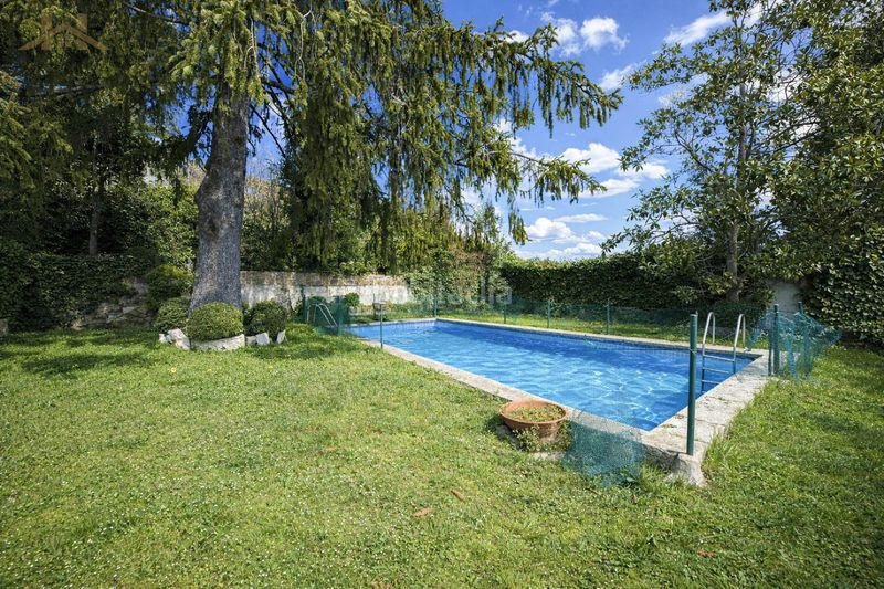 Foto fe8cc36b-5ee7-4bfd-b319-1264f312697b. Xalet amb xemeneia calefacció aparcament piscina a Miraflores de la Sierra