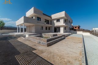 Towny house  Calle solano. Chalet pareado en venta en residencial los pinarejos