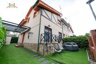 Casa bifamiliare  Calle río miraflores. Chalet pareado en calle rio sil, miraflores de la sierra
