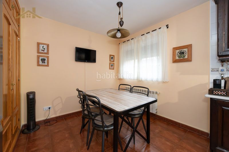Foto 454e4c85-44d1-44e8-a672-e12ff379a200. Casa aparellada a Miraflores de la Sierra