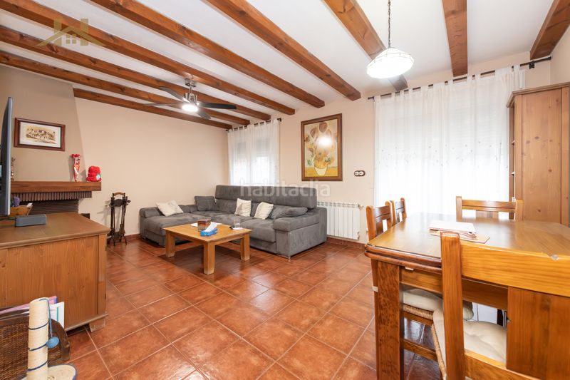 Foto daaaaeec-31f1-4e99-8c4a-4e6580d242f1. Casa aparellada a Miraflores de la Sierra