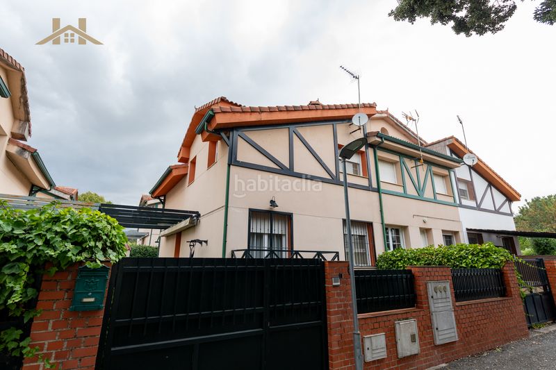 Foto f38dae5b-0bf3-4bc1-8f8e-1b92154498d9. Casa aparellada a Miraflores de la Sierra
