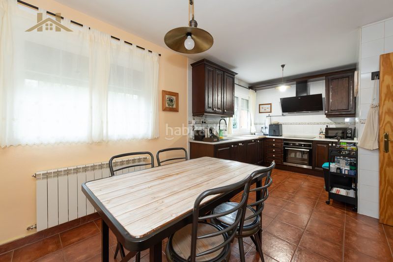 Foto ff679328-ce6b-46fe-8ebf-356c4c32f939. Casa aparellada a Miraflores de la Sierra