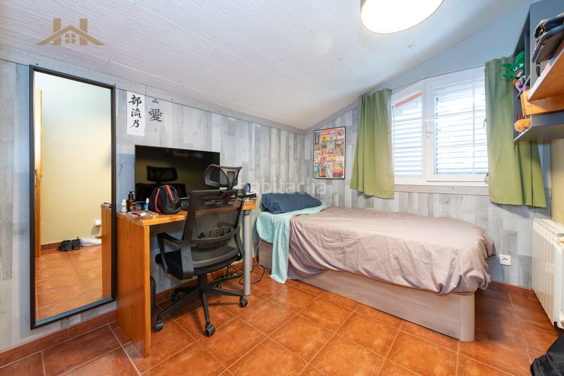 Foto ff8f7646-a683-465a-8df3-0a39194daf7b. Casa aparellada a Miraflores de la Sierra