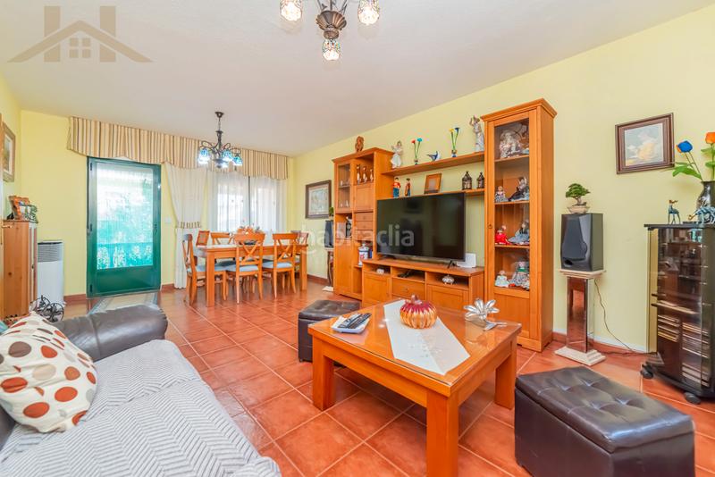 Foto 01cfc6e6-4683-4a37-9cba-3c132bae0e4f. Casa bifamiliare con riscaldamento parcheggio in Miraflores de la Sierra