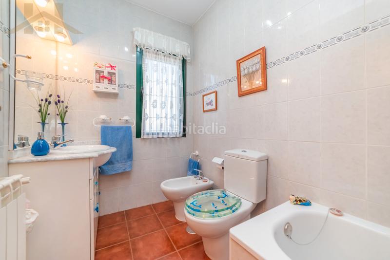 Foto 488874b0-83a6-43ed-8dff-e93e1b7742a4. Casa bifamiliare con riscaldamento parcheggio in Miraflores de la Sierra