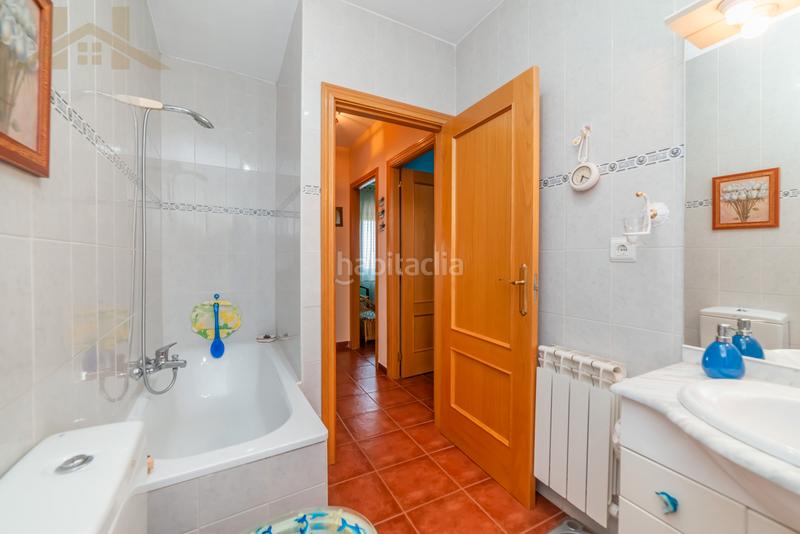 Foto 99af78f6-395e-49db-b32d-b8731e0b546d. Casa bifamiliare con riscaldamento parcheggio in Miraflores de la Sierra