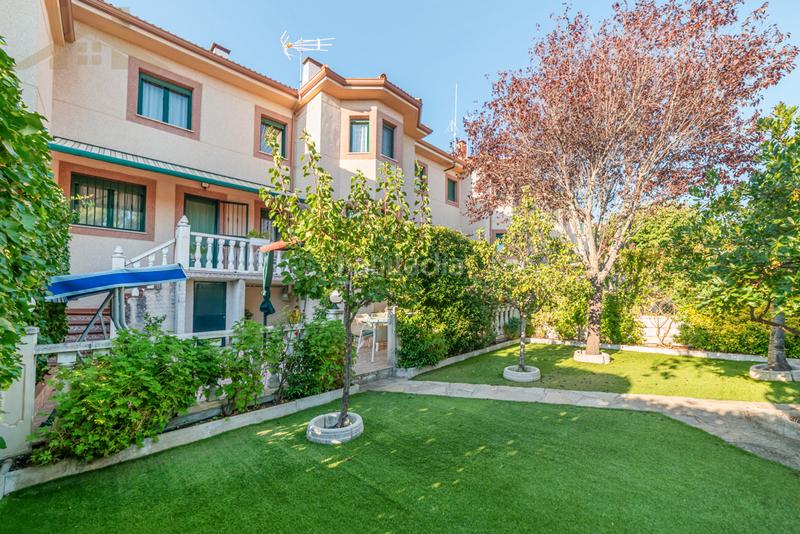 Foto a2e6396f-67e2-4d97-a208-36325b498baf. Casa bifamiliare con riscaldamento parcheggio in Miraflores de la Sierra