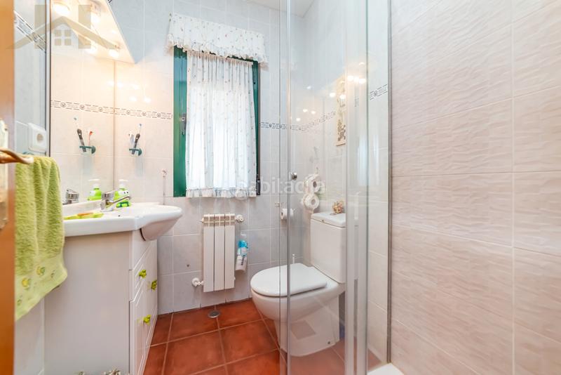 Foto cb5dd0fe-9357-4372-b2db-42e996f02f5f. Casa bifamiliare con riscaldamento parcheggio in Miraflores de la Sierra