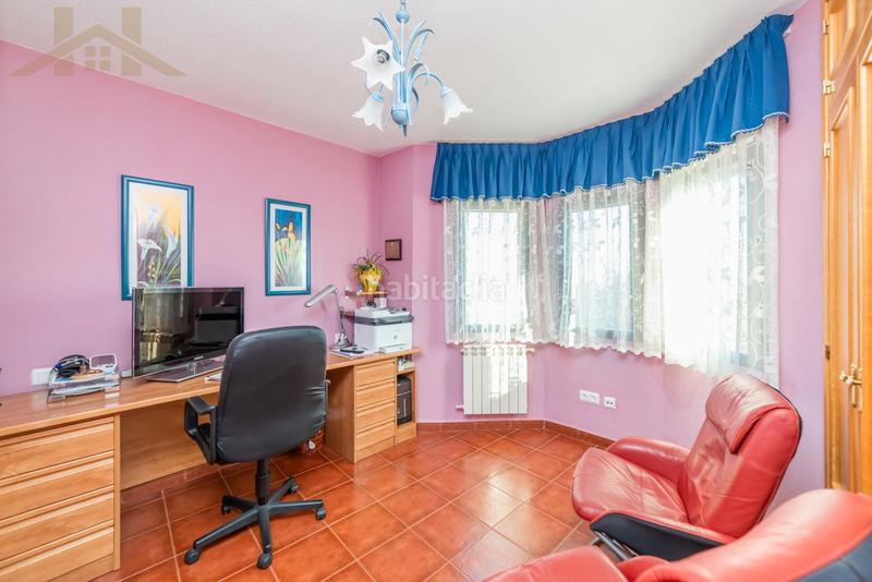 Foto d5797323-9673-4ea9-9864-e5fd48c41f3b. Casa bifamiliare con riscaldamento parcheggio in Miraflores de la Sierra