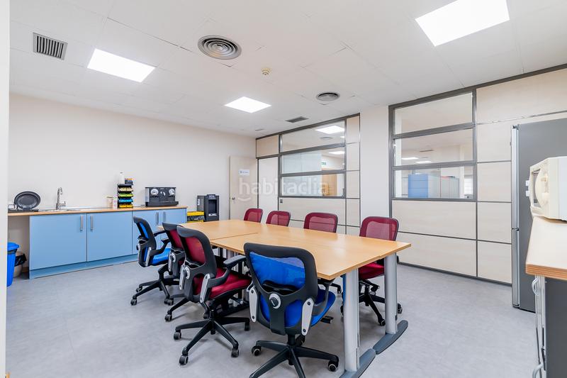 Foto 1b6bf471-787b-408e-8088-2f3f9624b3bb. Ufficio in calle mahon 6 in El Pinar-Punta Galea Rozas de Madrid (Las)