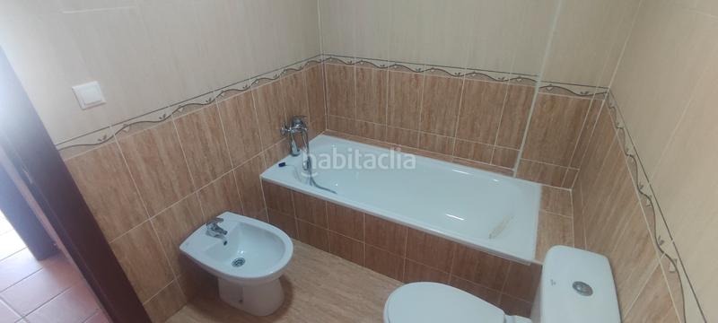 Foto 4622b2bb-4ddb-4b05-adf3-f123efaab0da. Reihenhaus mit parking in Alcaucín