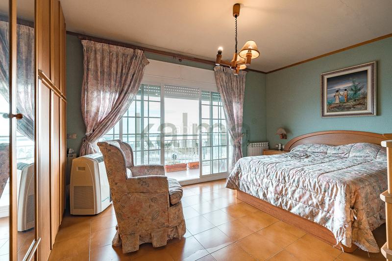 Foto 08bec3b4-62ad-4b01-afed-ed813adb0e9b. Duplex with fireplace heating parking in Centre Mataró