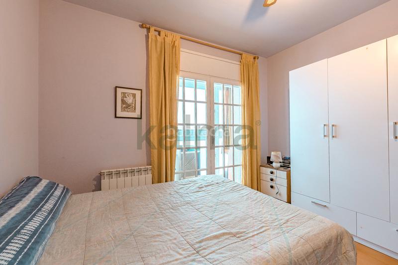 Foto 1b145283-5dbd-4ad9-b266-f3491a090968. Duplex with fireplace heating parking in Centre Mataró