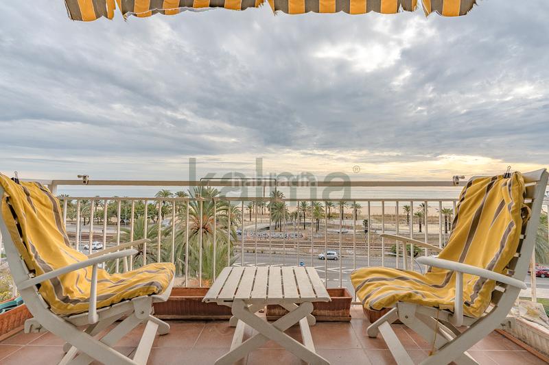 Foto 74dfcd35-d054-4352-b05d-f1d5ddb898f6. Duplex with fireplace heating parking in Centre Mataró