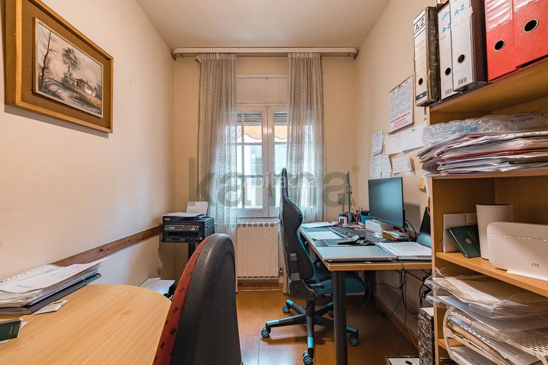 Foto 95f93a86-4974-43ec-b509-42a2d1ba1568. Duplex with fireplace heating parking in Centre Mataró