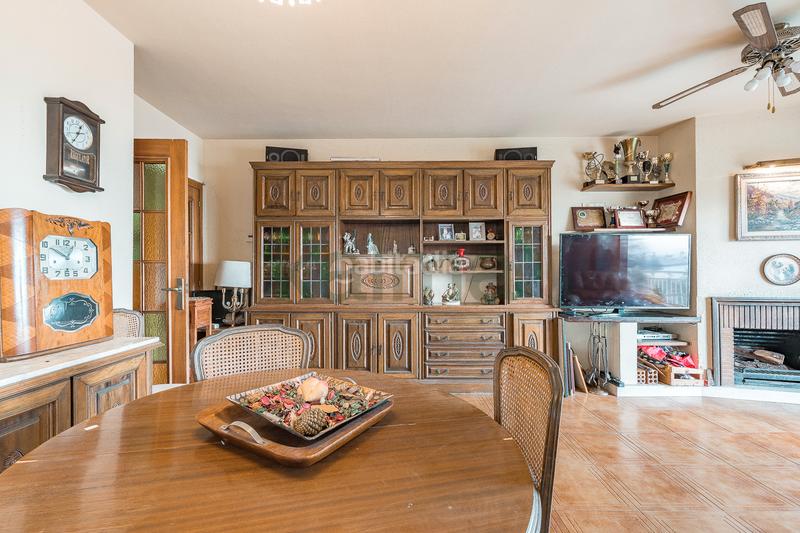 Foto ac83a85a-679b-4163-9ab9-4e66426f049c. Duplex with fireplace heating parking in Centre Mataró