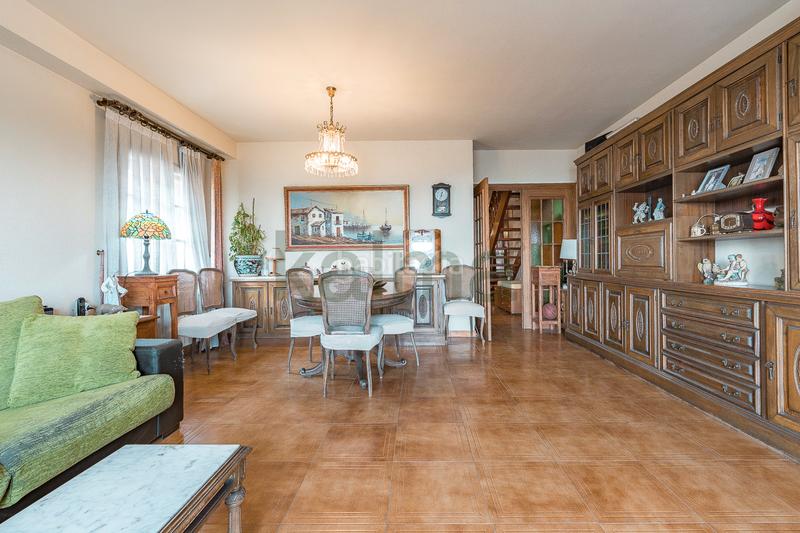 Foto b1a6d74b-5910-4c19-8a98-bc46649493ff. Duplex with fireplace heating parking in Centre Mataró