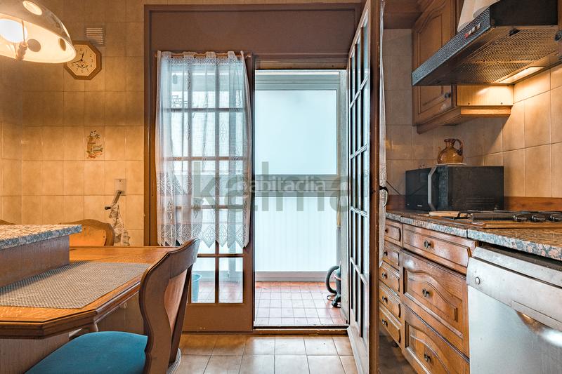 Foto d880ade1-1693-455f-99e9-2c3dade2c2b5. Duplex with fireplace heating parking in Centre Mataró