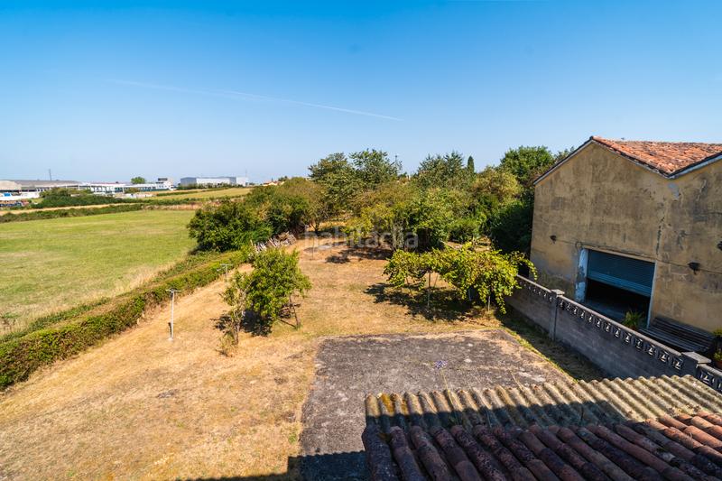 Foto b799dd27-4c7e-4ea3-a9c8-a8b4897ab67b. Casa adosada  en venta en av. buenavista en Siero