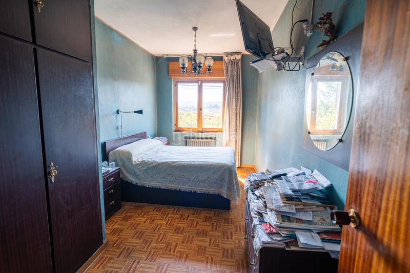 Foto bd6ecc74-0b80-4bf1-ba36-cf9ed286dea0. Casa adosada  en venta en av. buenavista en Siero