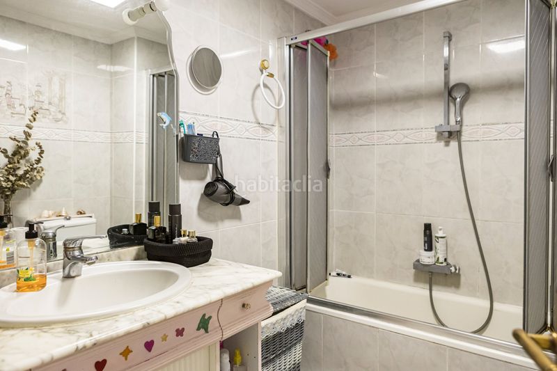 Foto 82ede1cf-6d56-4681-a887-f9b7392cb77d. Pis amb piscina a Castillo Sohail - Myramar Fuengirola