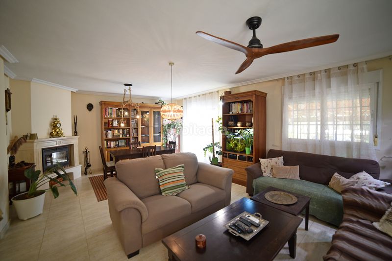 Foto 5ea78f7f-ee49-40dc-99ce-5e7528dfa247. Casa aparellada amb calefacció aparcament piscina a Seseña