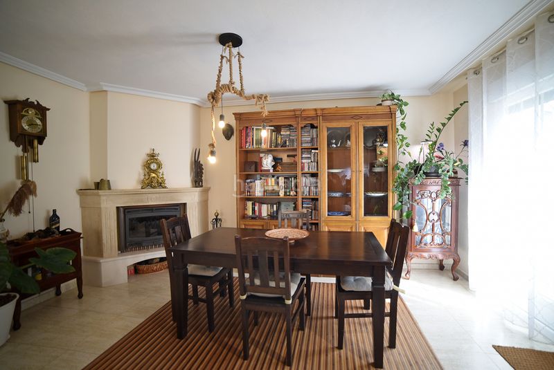 Foto 700b2115-6551-4ada-b0fc-f6f174f500c0. Casa aparellada amb calefacció aparcament piscina a Seseña