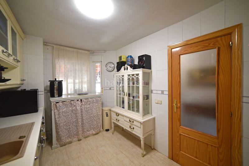 Foto e6c55abb-f1df-4393-8788-21c7667f844e. Casa aparellada amb calefacció aparcament piscina a Seseña