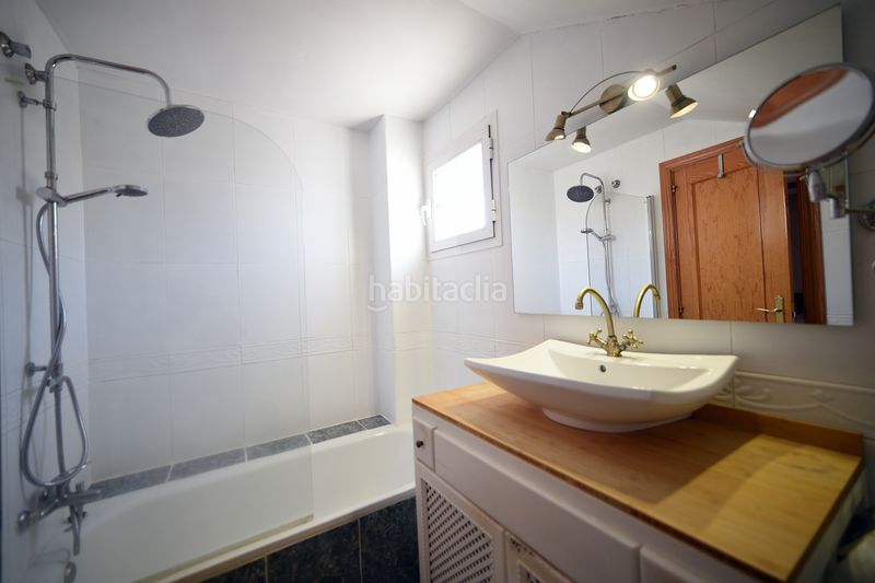 Foto f4a37aa2-b538-4e80-a19b-f128a823eb24. Casa aparellada amb calefacció aparcament piscina a Seseña