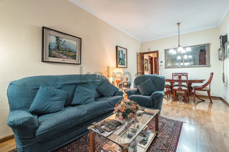 Foto 1ad72ee8-036e-407b-bb33-deda681907a9. Pis amb calefacció aparcament a Sants Barcelona