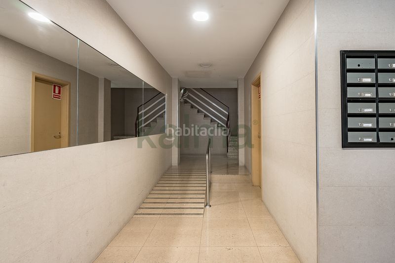 Foto 2a4f6db9-e343-41ca-986a-df4df48ccaa8. Pis amb calefacció aparcament a Sants Barcelona