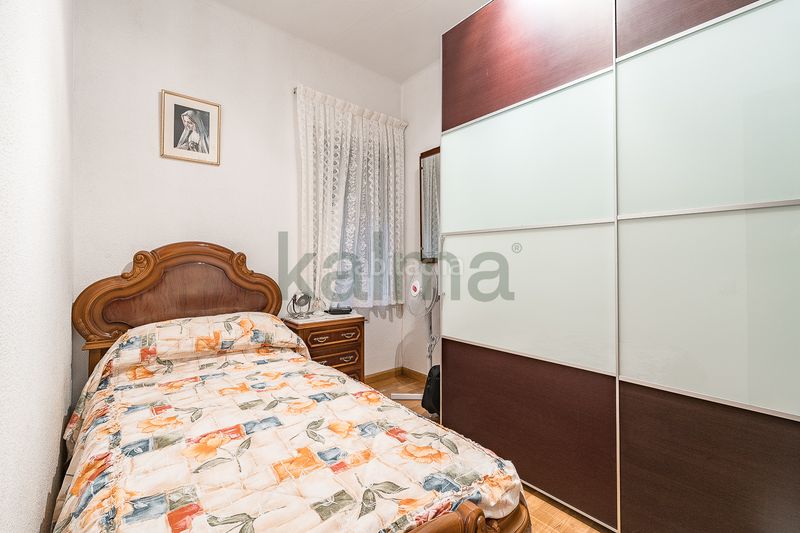 Foto 5ea86bb4-4835-471f-896c-f5688fd2c17c. Pis amb calefacció aparcament a Sants Barcelona