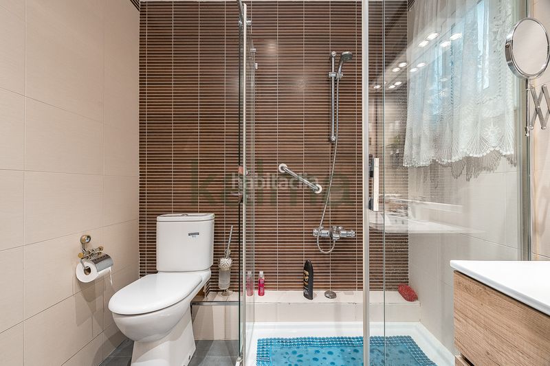 Foto 7a22ee25-4cca-4546-8fd7-f3e6ee86e99c. Pis amb calefacció aparcament a Sants Barcelona