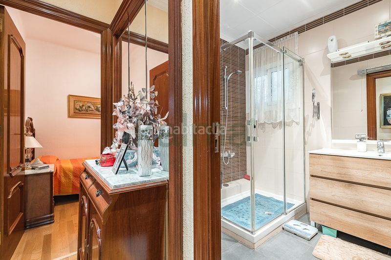 Foto 871125e0-9351-4255-8cfd-187ca21c3ba9. Pis amb calefacció aparcament a Sants Barcelona